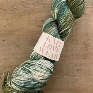 Håndfarvet Merino Sock DK – Knit Love Wear – 225 m/100 gr – Farve: ARMY