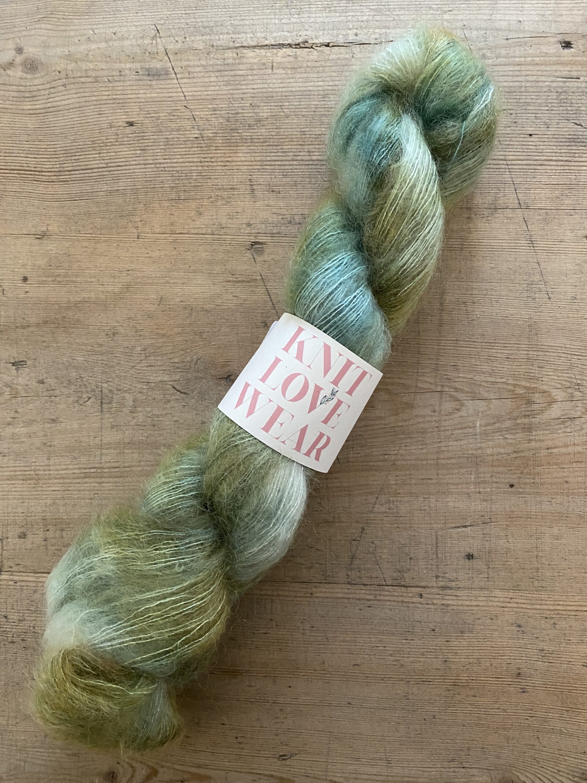 Håndfarvet Silkemohair – Knit Love Wear – 420 m/50 gr – Farve: ARMY