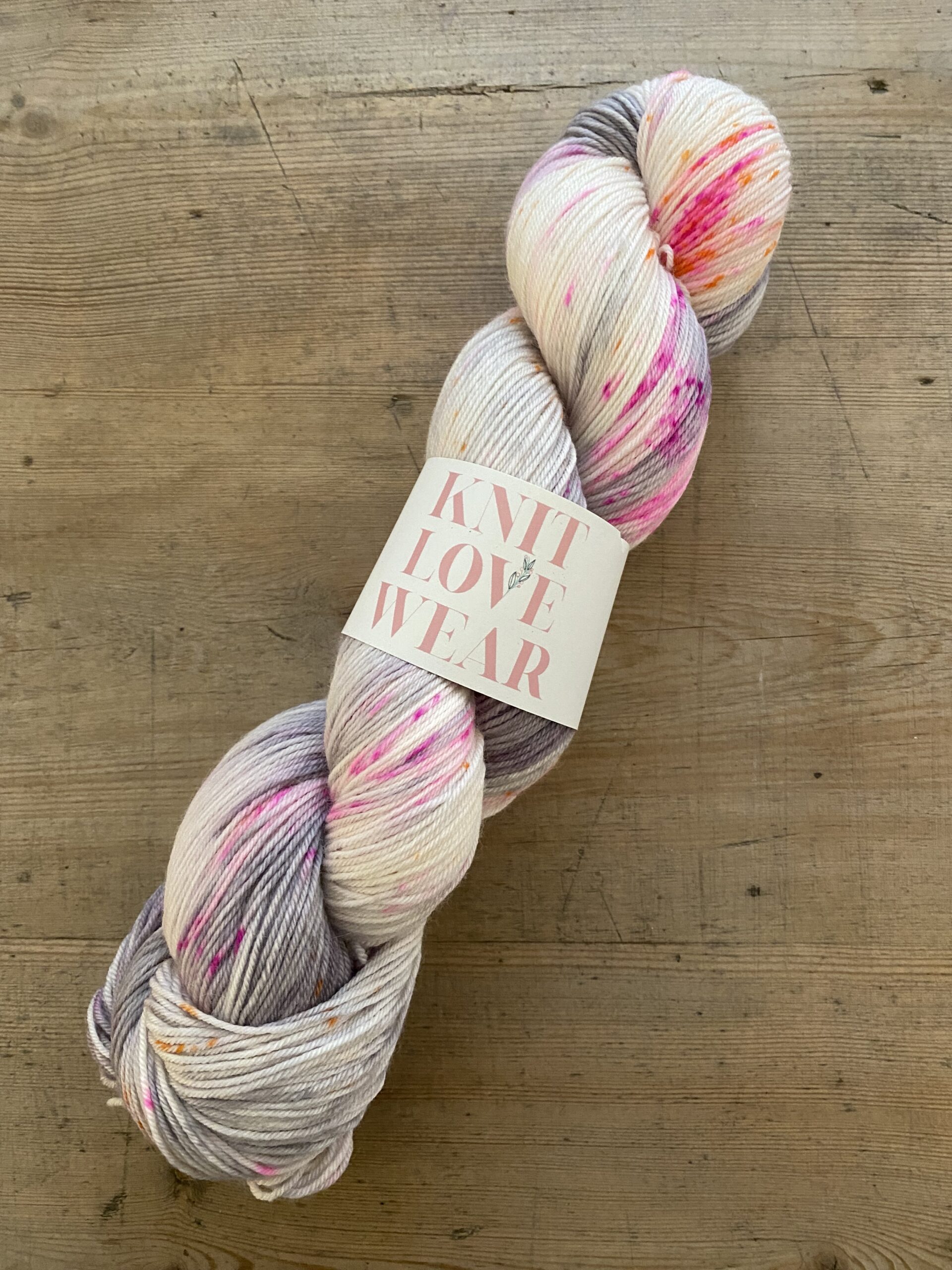 Håndfarvet Merino – Knit Love Wear – 40 m/100 gr – Farve: NEON MOUSE