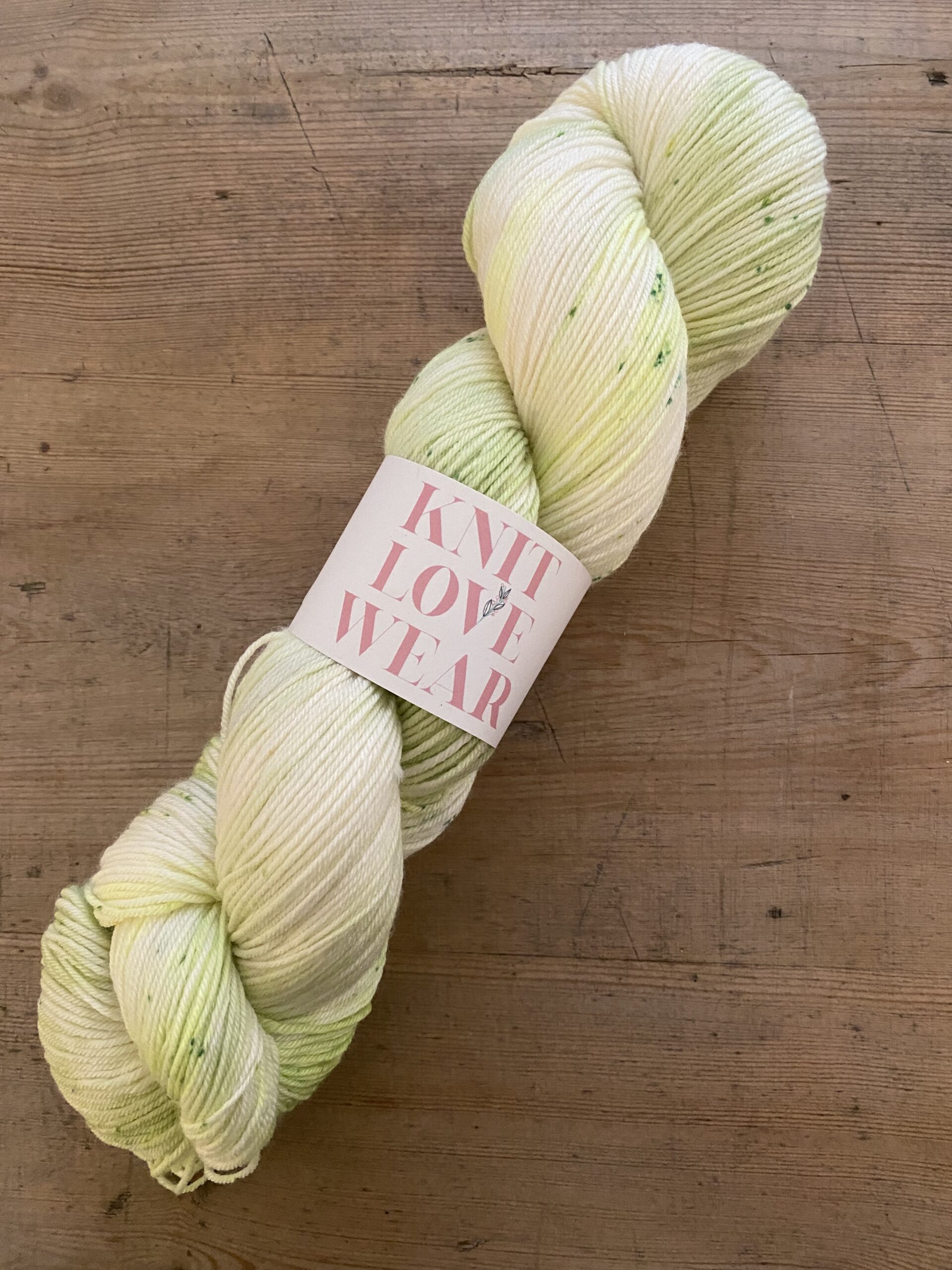 Håndfarvet Merino – Knit Love Wear – 400 m/100 gr – Farve: SOFT GREEN