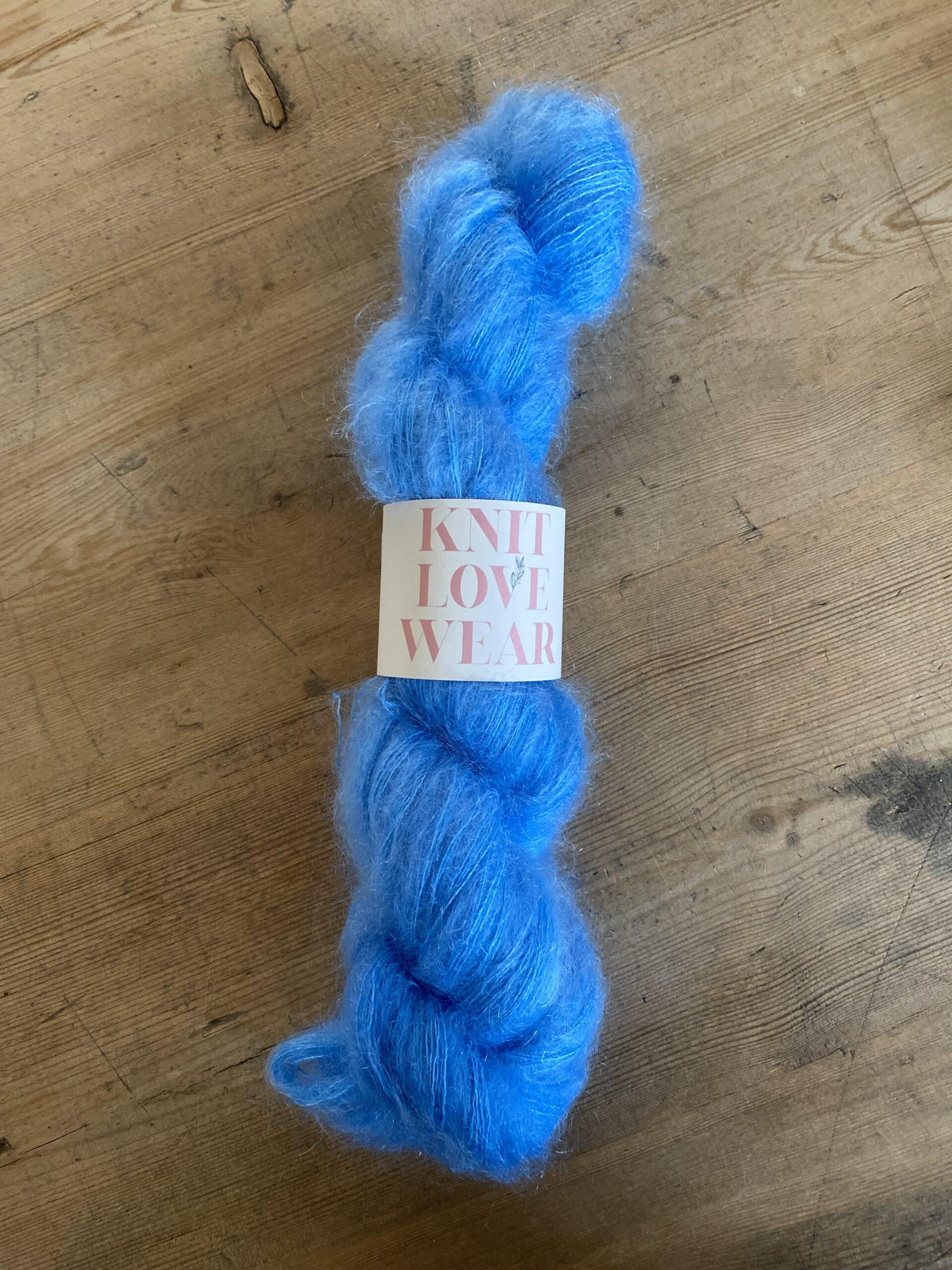 Håndfarvet Silkemohair – Knit Love Wear – 420 m/50 gr – Farve: BRIGHT BLUE