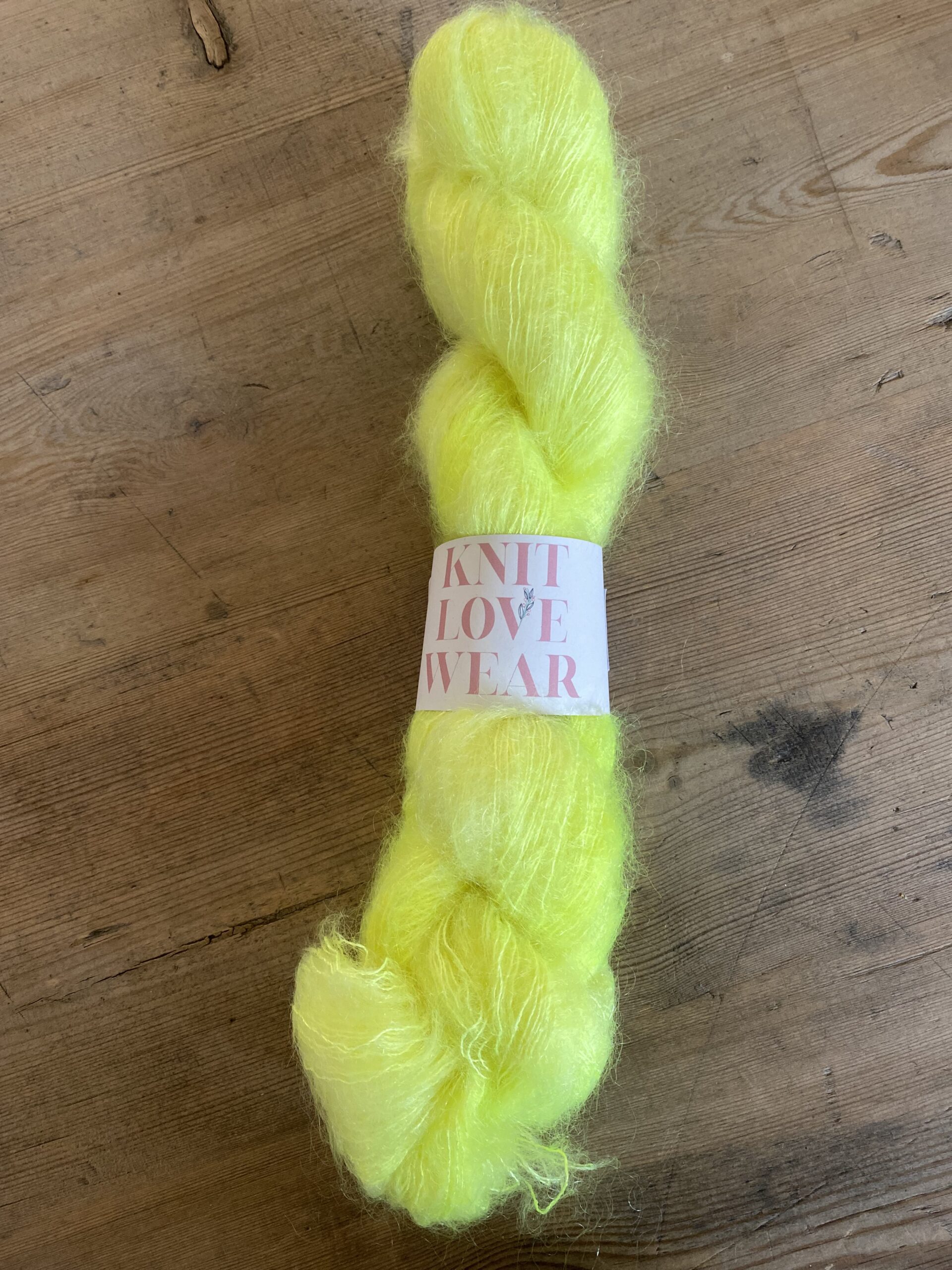Håndfarvet Silkemohair – Knit Love Wear – 420 m/50 gr – Farve: SUN YELLOW