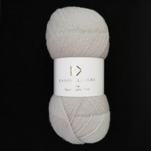 2507_Fine Pure Wool_Light Cool Grey – Økologisk uldgarn fra Karen Klarbæk