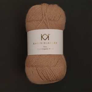 2520_Fine Pure Wool_Latte – Økologisk uldgarn fra Karen Klarbæk
