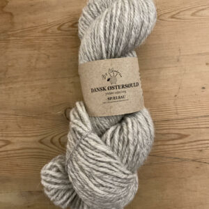 Dansk Østersøuld – 125 m/100 gr – Farve: LYS GRÅ