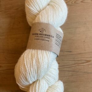 Dansk Østersøuld – 275 m/100 gr – Farve: RÅHVID