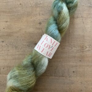 Håndfarvet Silkemohair – Knit Love Wear – 420 m/50 gr – Farve: ARMY