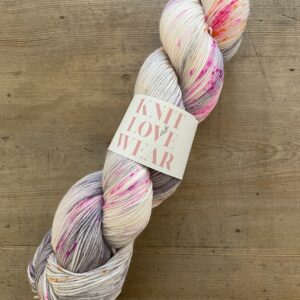 Håndfarvet Merino – Knit Love Wear – 400 m/100 gr – Farve: NEON MOUSE