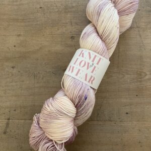 Håndfarvet Merino – Knit Love Wear – 400 m/100 gr – Farve: SOFT MAUVE