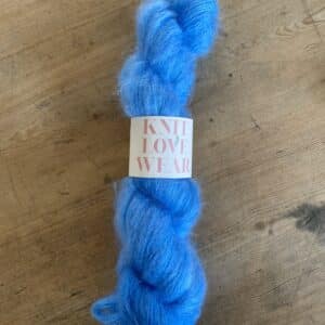 Håndfarvet Silkemohair – Knit Love Wear – 420 m/50 gr – Farve: BRIGHT BLUE