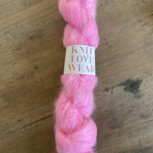 Håndfarvet Silkemohair – Knit Love Wear – 420 m/50 gr – Farve: HOT PINK