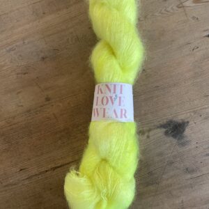 Håndfarvet Silkemohair – Knit Love Wear – 420 m/50 gr – Farve: SUN YELLOW