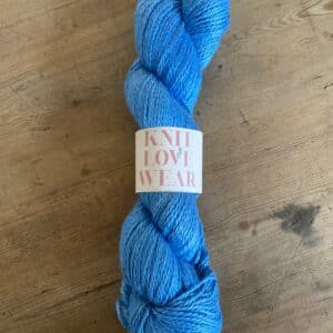 Håndfarvet Summer Alpaca – Knit Love Wear – 420 m/100 gr – Farve: BRIGHT BLUE